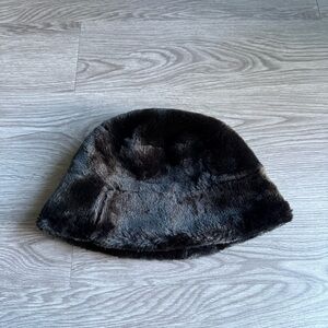 Faux fur bucket hat